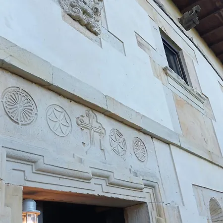 Palacio Rural De De Cabrales *